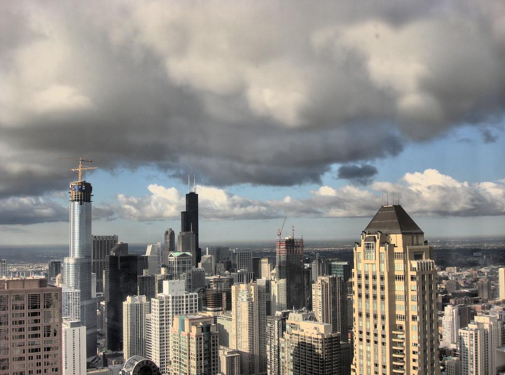 Beijing Surpasses 5 Trillion Yuan GDP Yet Faces Consumption Slowdown